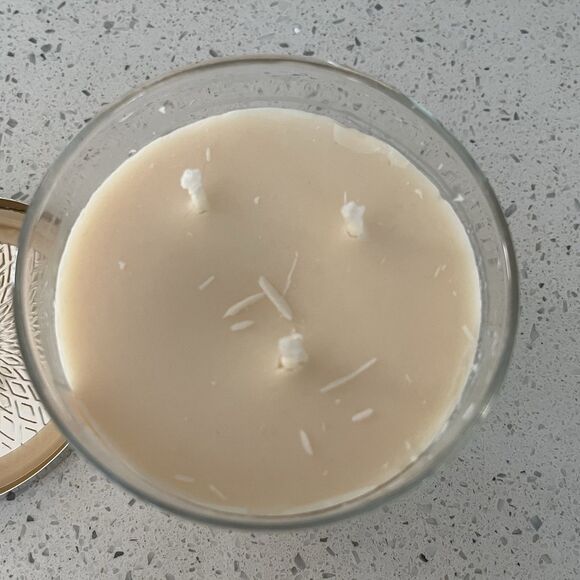 Bath & Body Works Sunshine and Daffodils Scented Candle 14.5oz Brand New - Picture 3 of 4